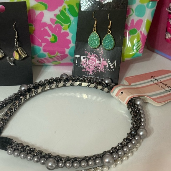 Lilly Pulitzer Bag filled with goodies - Picture 4 of 7